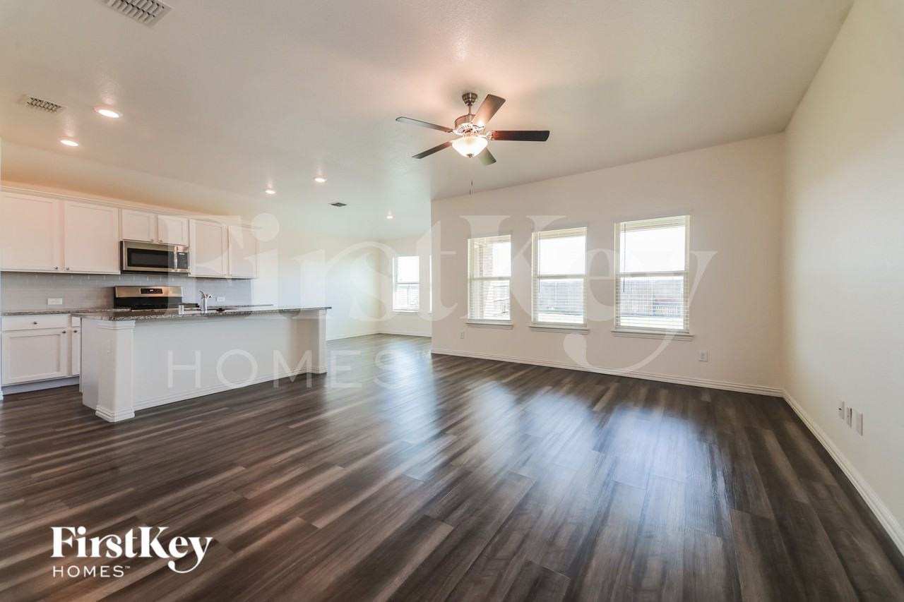 1304 Renoir Dr - Photo 3 of 16