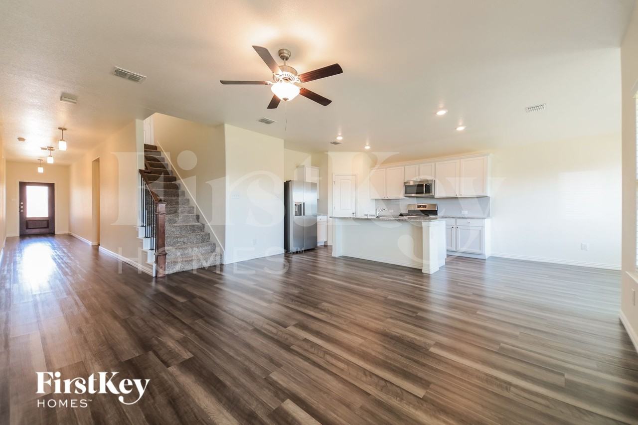 1304 Renoir Dr - Photo 4 of 16