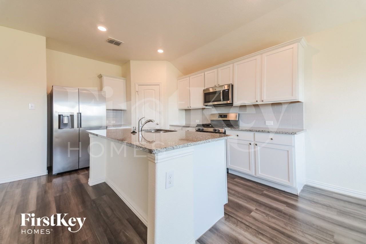 1304 Renoir Dr - Photo 6 of 16