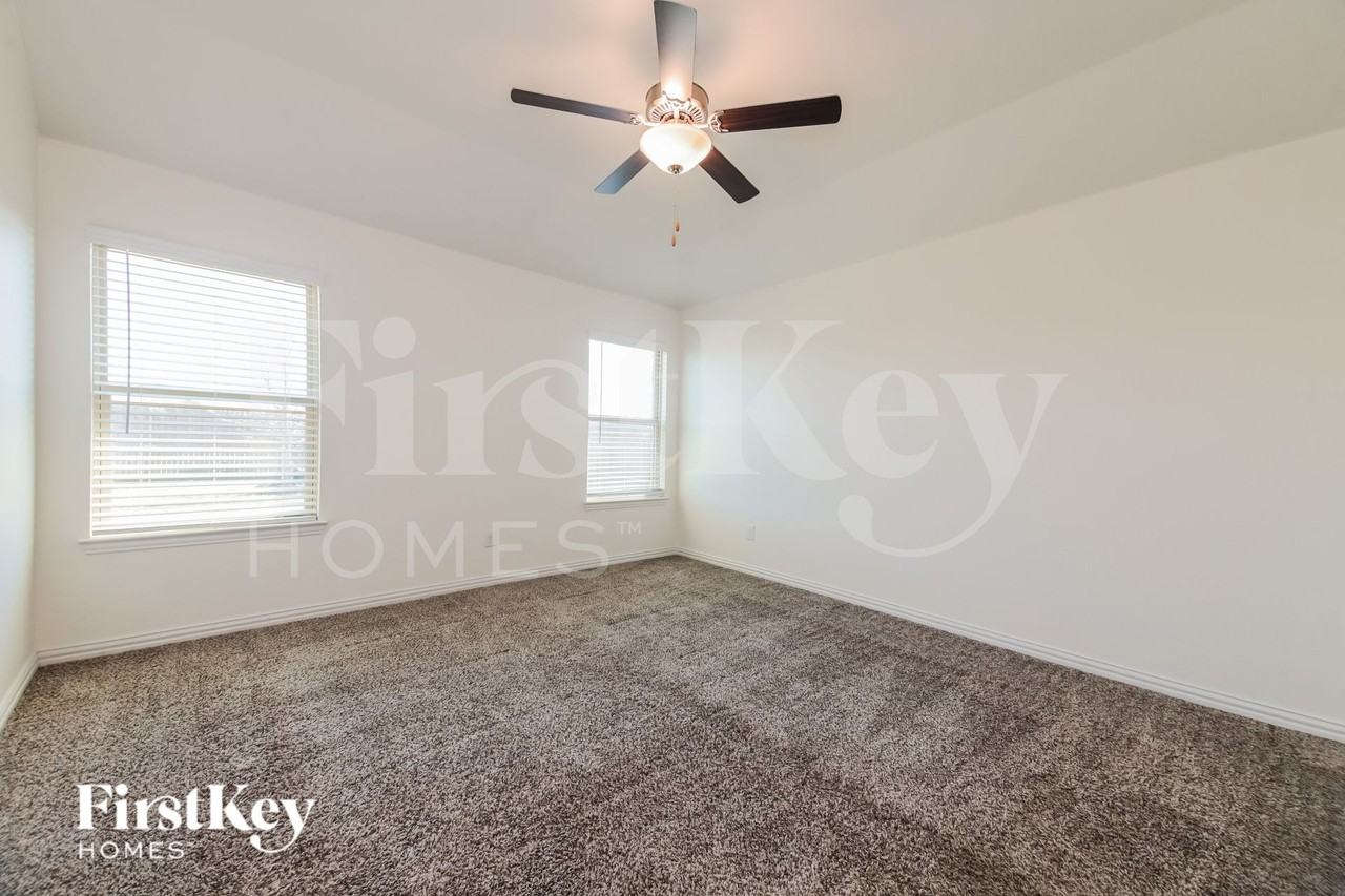 1304 Renoir Dr - Photo 7 of 16