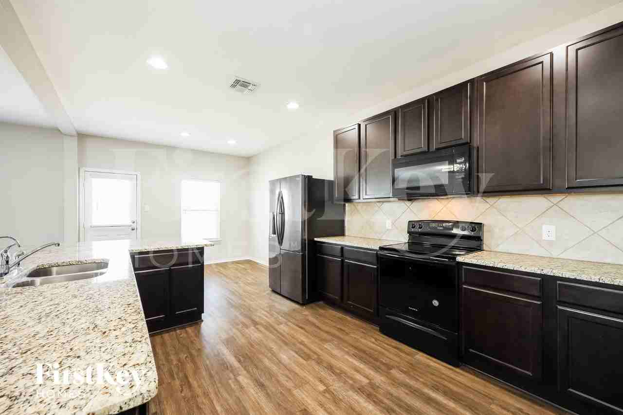 7426 Coral Bells Ct - Photo 5 of 15