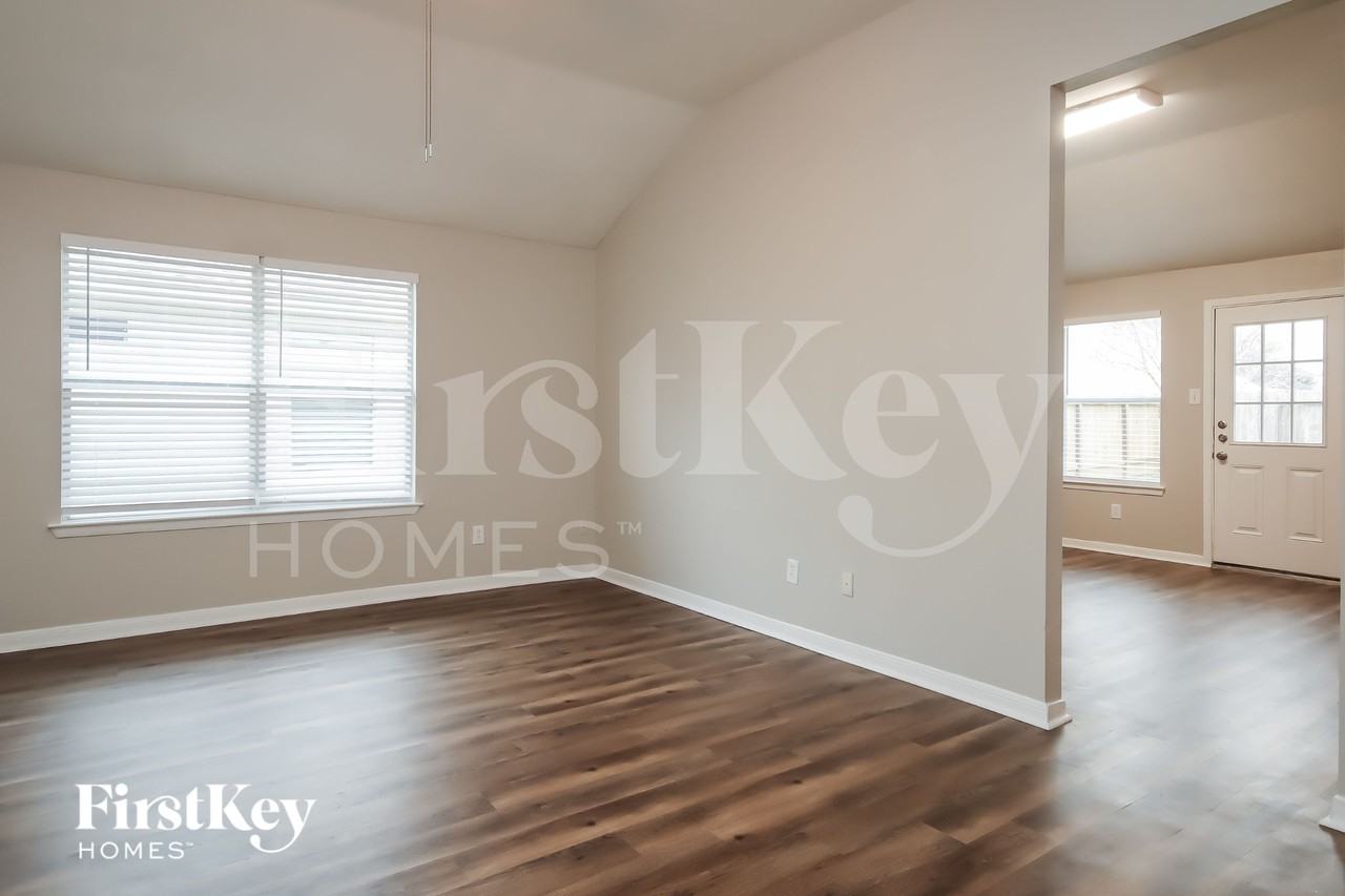 1419 Pennyroyal Ct - Photo 3 of 15