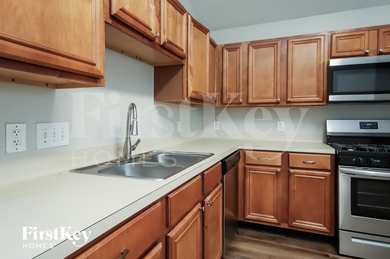 1419 Pennyroyal Ct - Photo 4 of 15