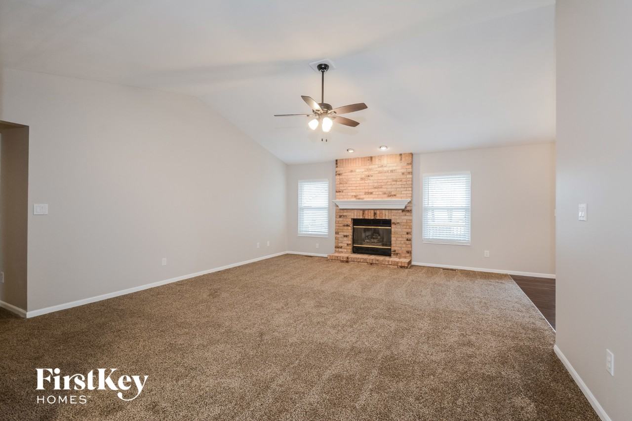 10 Kingsmont Ct - Photo 3 of 15