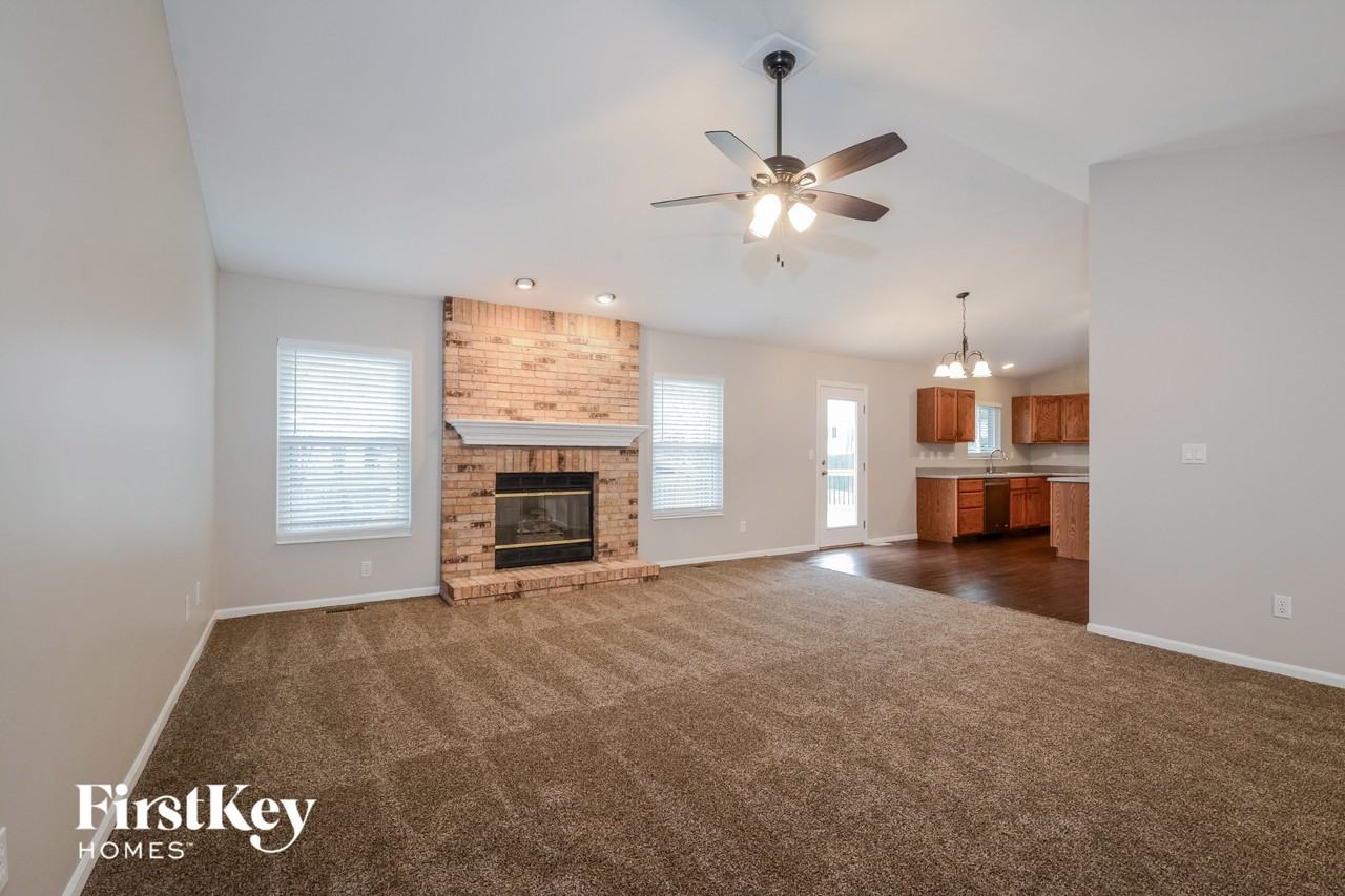 10 Kingsmont Ct - Photo 4 of 15