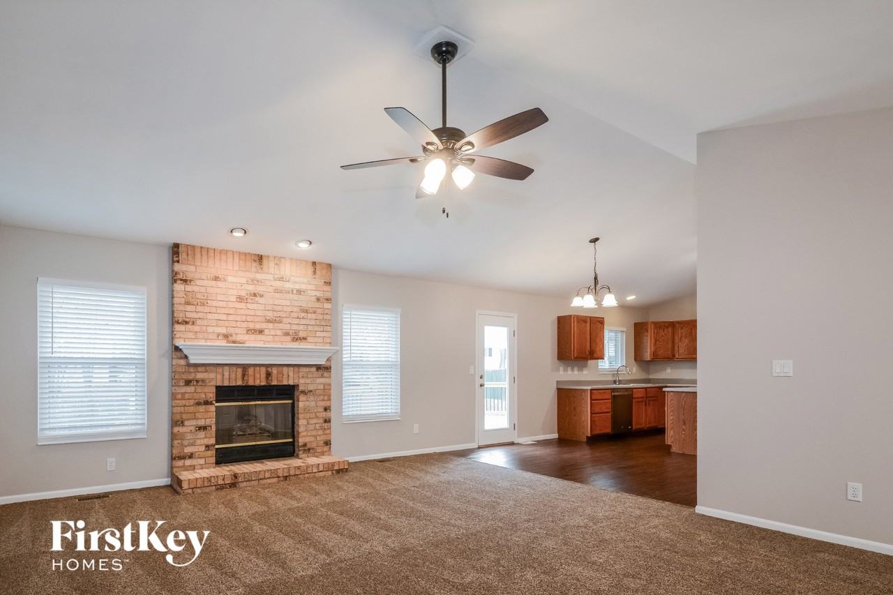 10 Kingsmont Ct - Photo 5 of 15