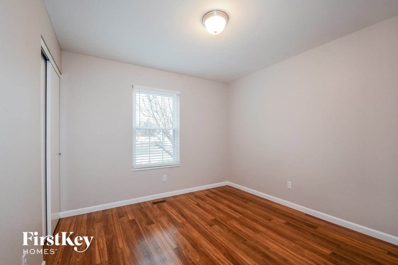 10 Kingsmont Ct - Photo 6 of 15