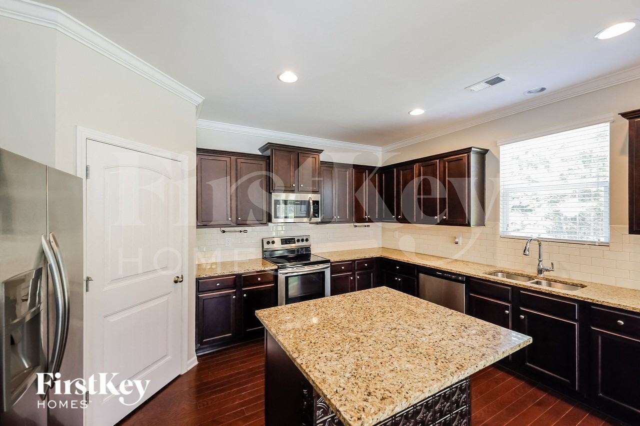 7009 Elm Crest Cir - Photo 6 of 15