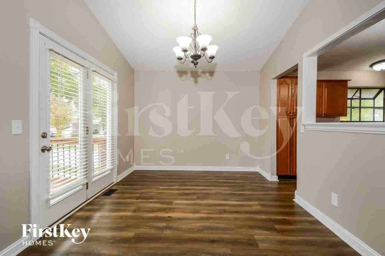 1226 Treetop Village Dr - Photo 4 of 15