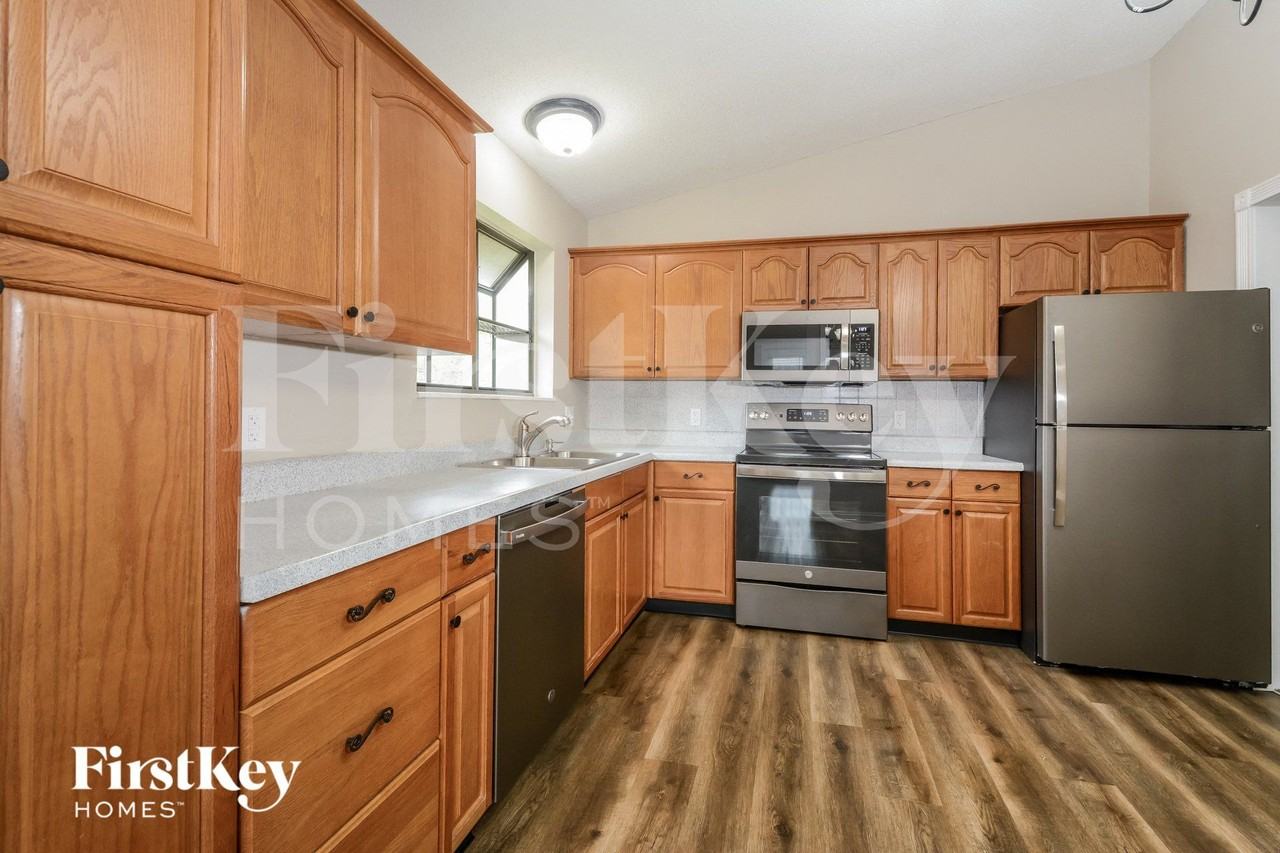 1226 Treetop Village Dr - Photo 5 of 15