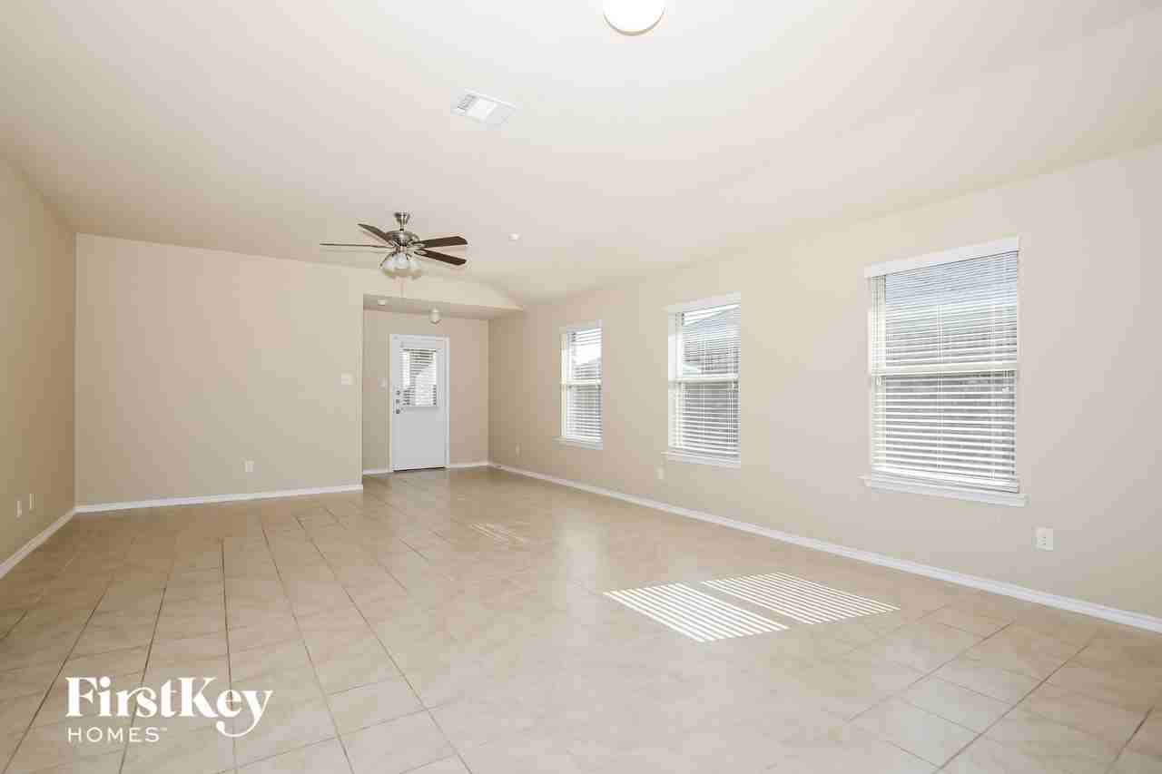 961 Corbitt Ln - Photo 2 of 15