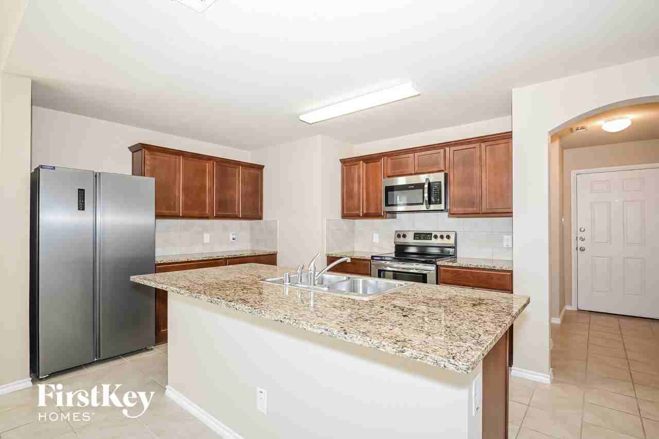 961 Corbitt Ln - Photo 5 of 15