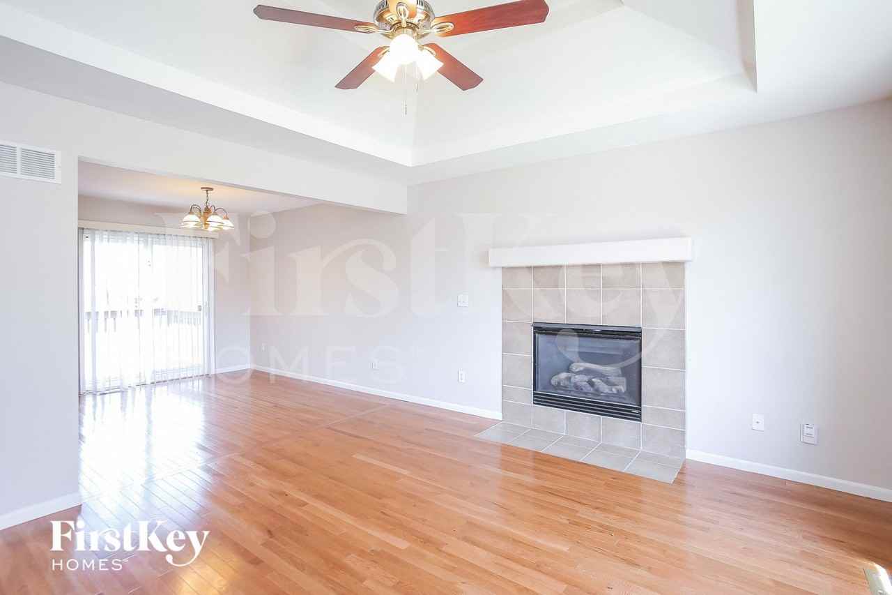 11512 N Windsor Ave - Photo 5 of 30