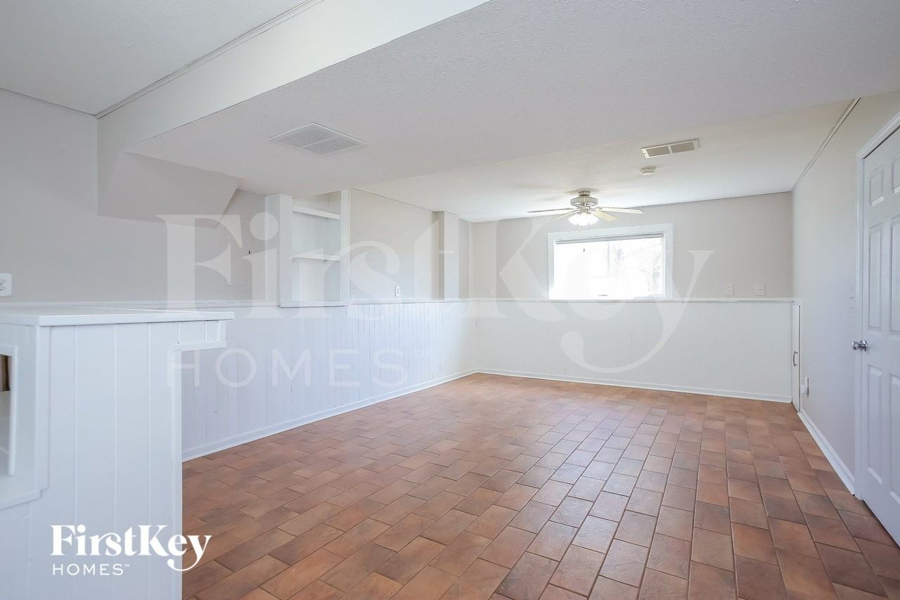 11512 N Windsor Ave - Photo 7 of 30