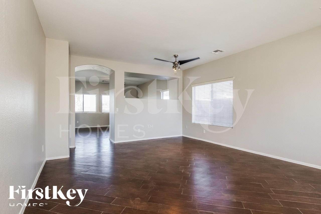 718 S 124th Ave - Photo 2 of 16