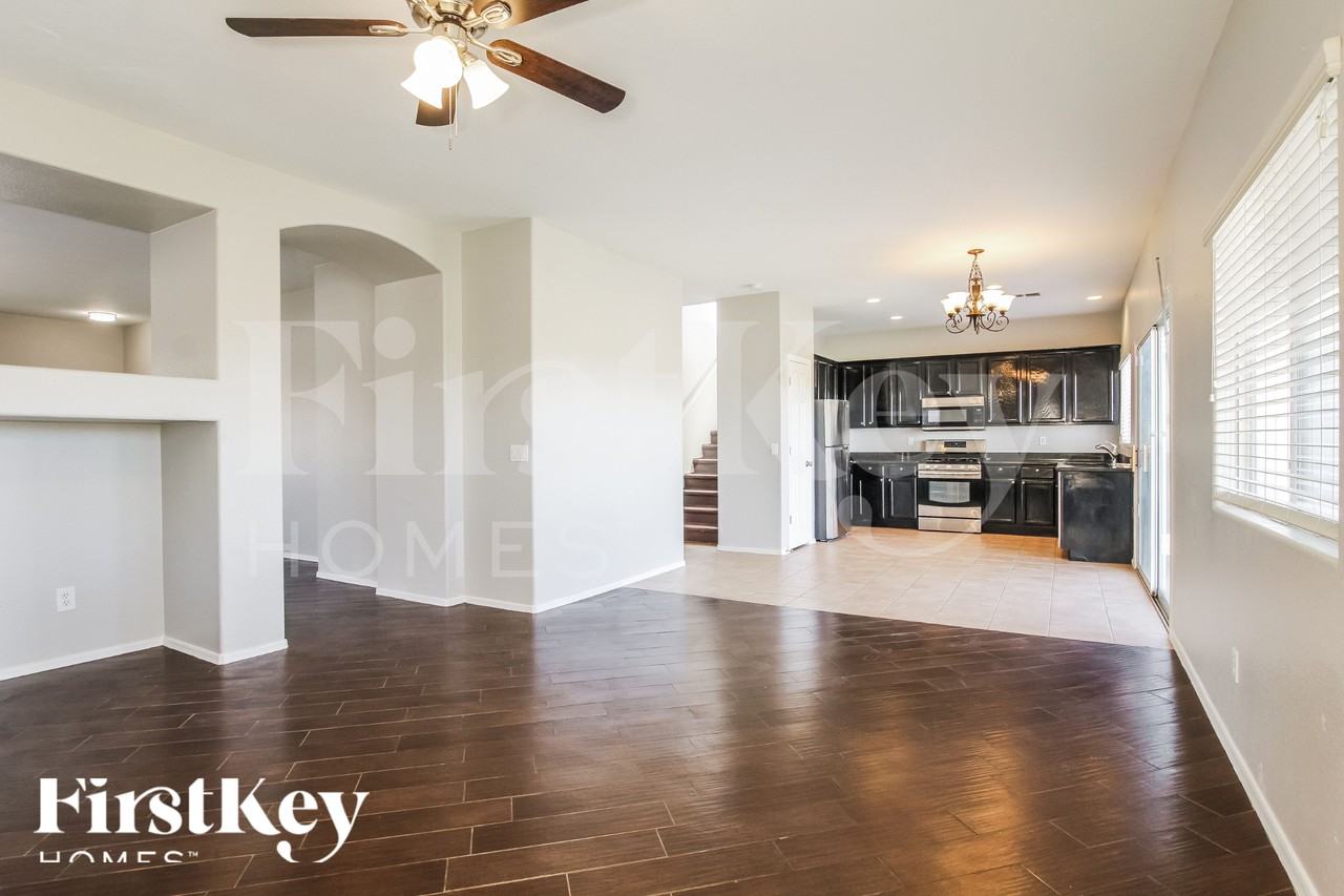 718 S 124th Ave - Photo 3 of 16
