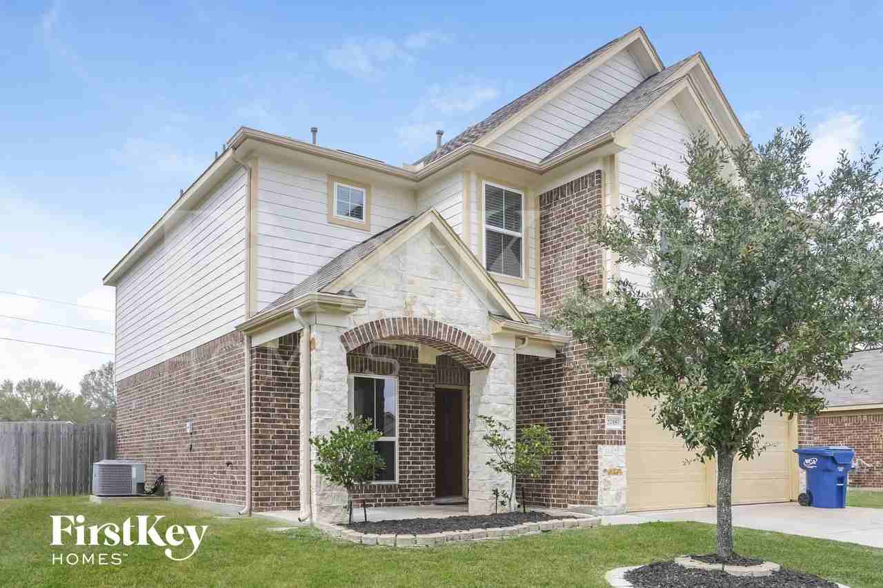 2718 Briar Breeze Dr - Photo 2 of 15