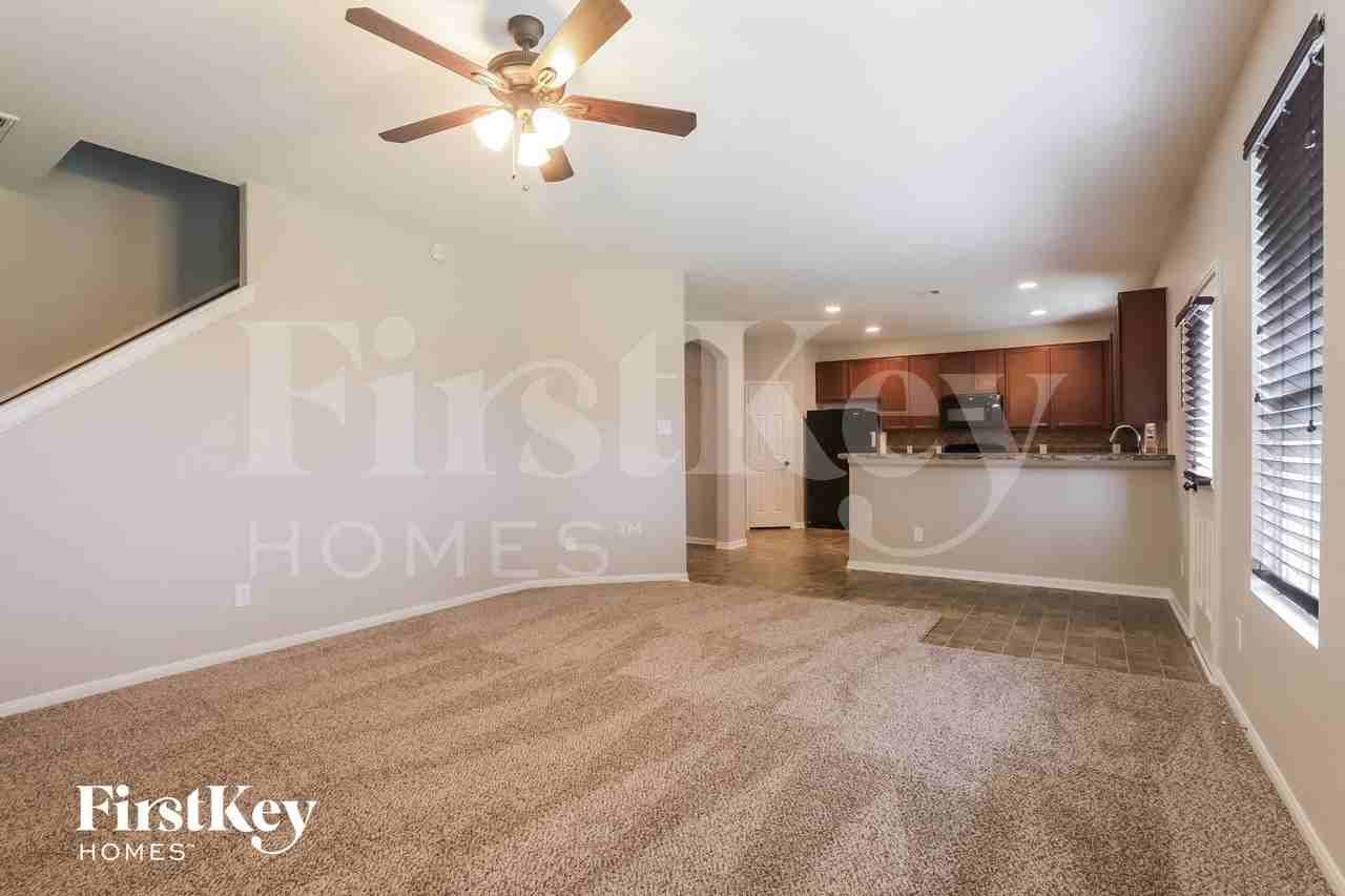 2718 Briar Breeze Dr - Photo 4 of 15