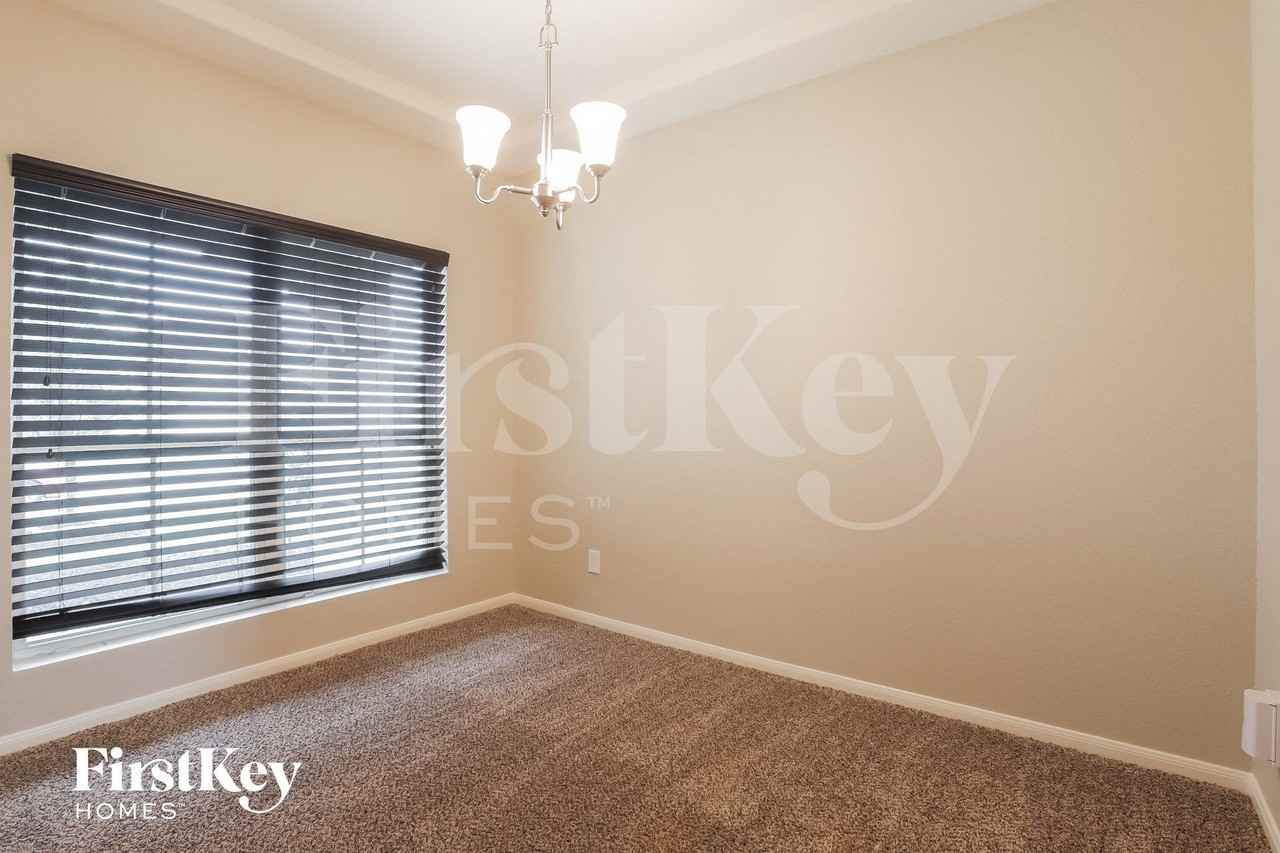 2718 Briar Breeze Dr - Photo 5 of 15