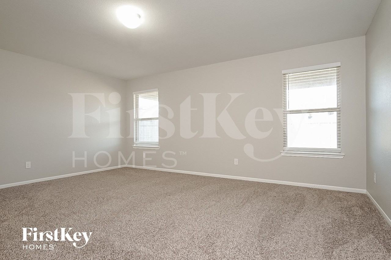 29018 Innes Park Pl - Photo 6 of 15