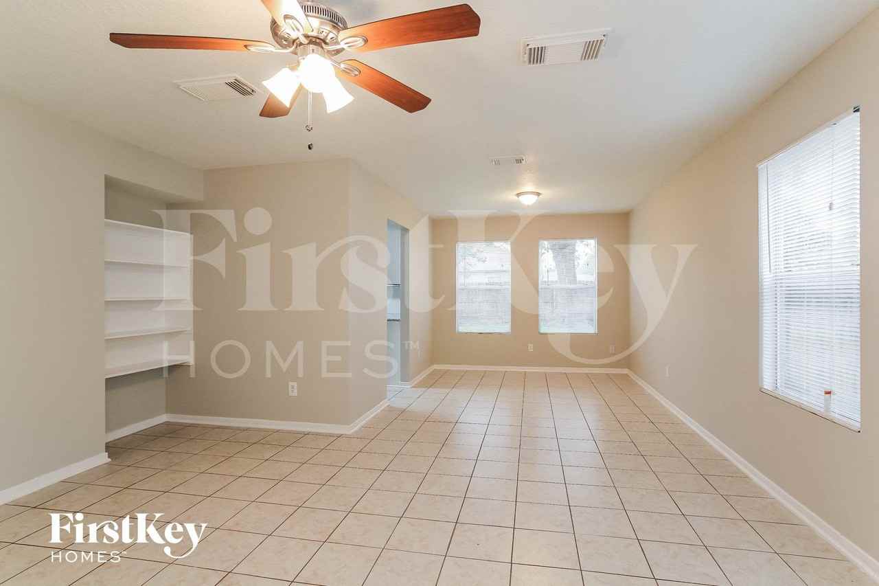 947 Leadenhall Cir - Photo 3 of 15