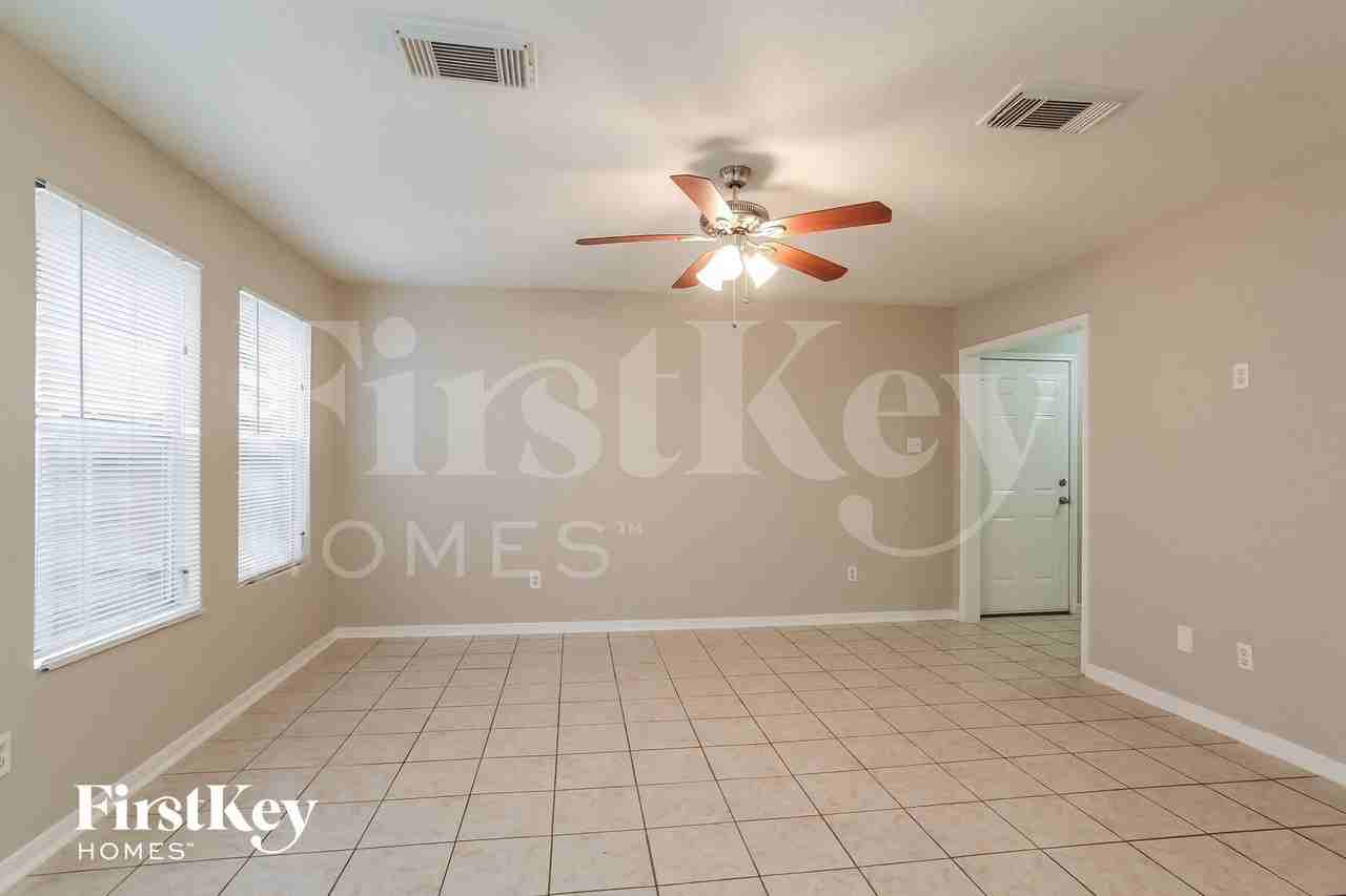 947 Leadenhall Cir - Photo 4 of 15