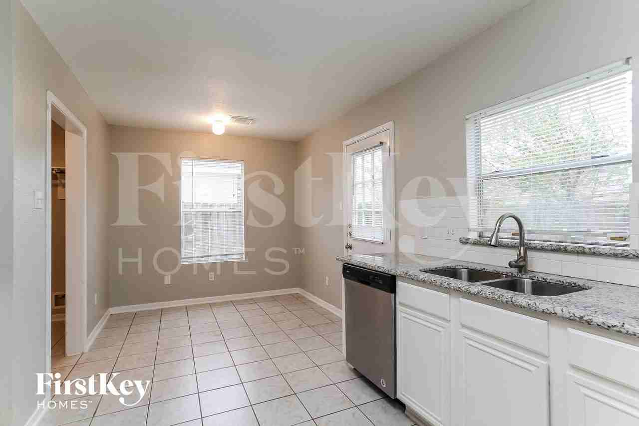 947 Leadenhall Cir - Photo 6 of 15