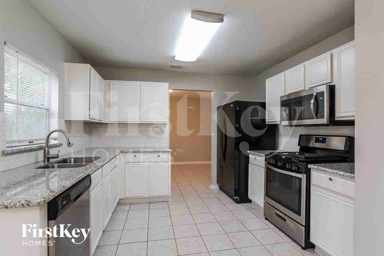 947 Leadenhall Cir - Photo 7 of 15