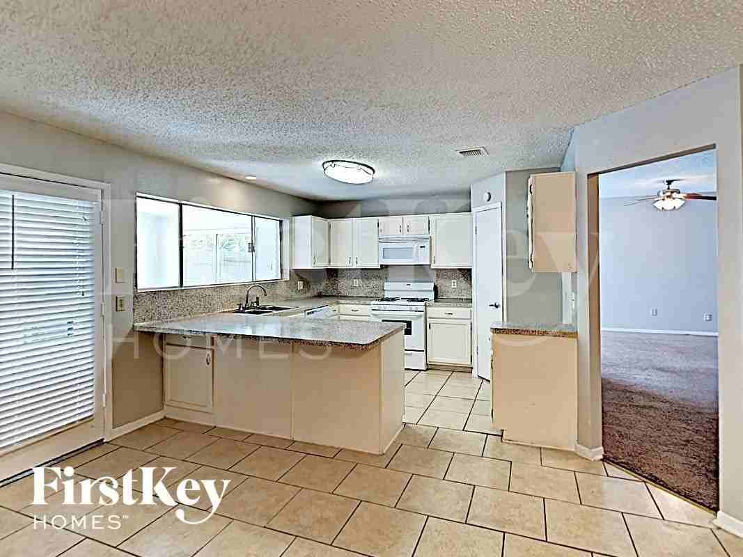 9311 Wallingham Dr - Photo 5 of 16