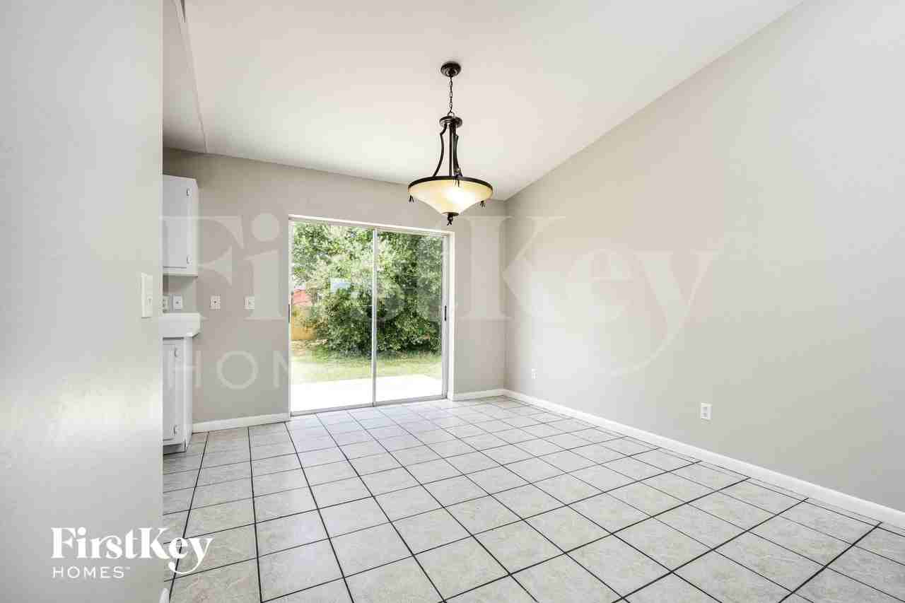 911 Sally Ave N - Photo 6 of 15