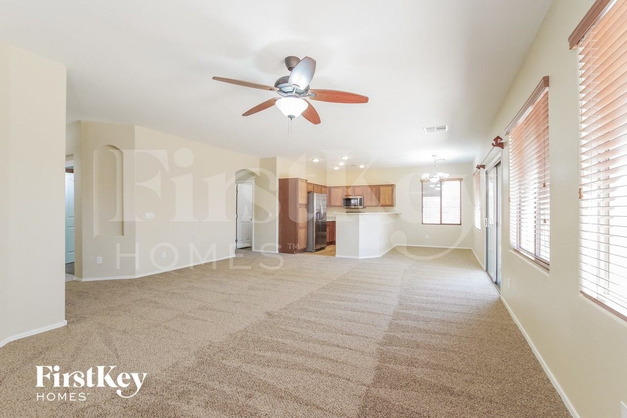 8939 W Saint John Rd - Photo 3 of 15