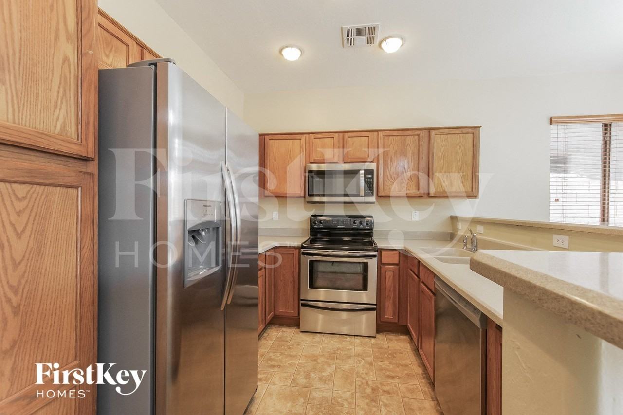 8939 W Saint John Rd - Photo 5 of 15