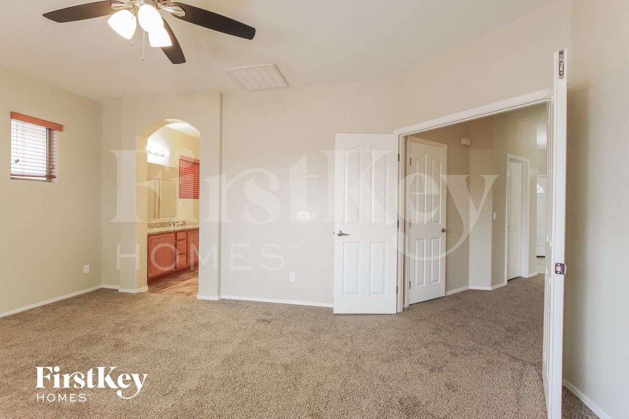 8939 W Saint John Rd - Photo 7 of 15