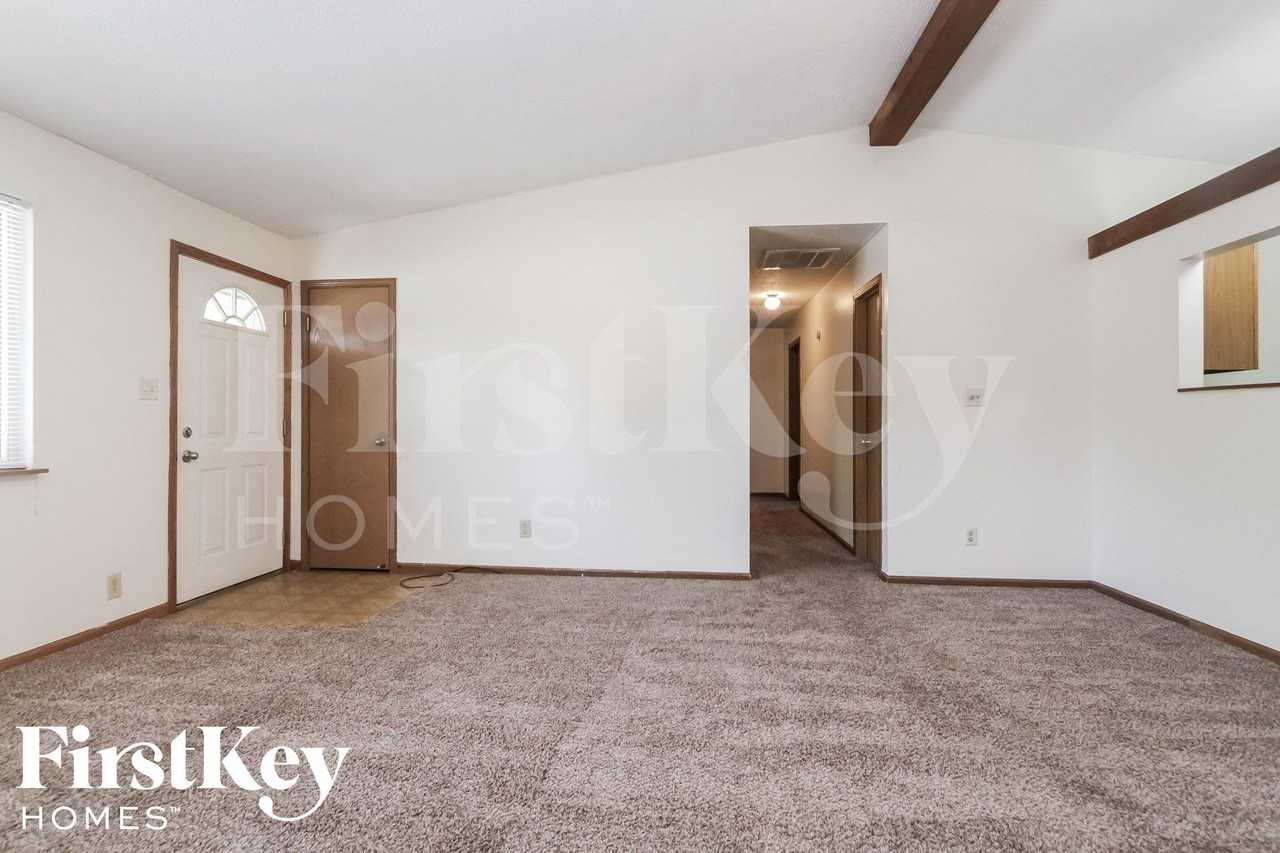 8611 Gandy Ct - Photo 4 of 15