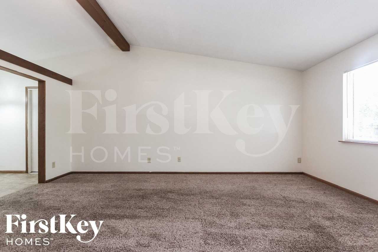 8611 Gandy Ct - Photo 5 of 15