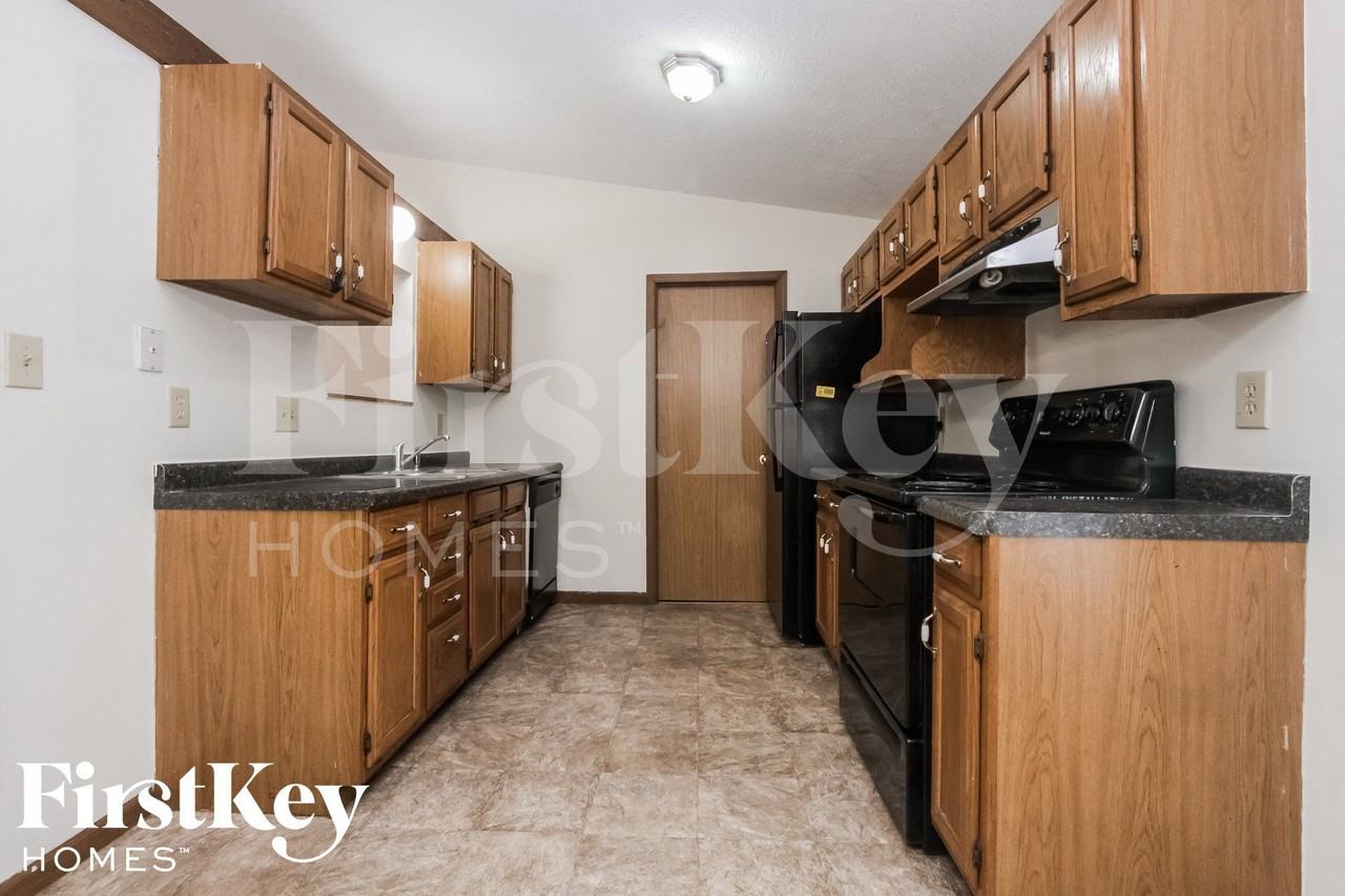 8611 Gandy Ct - Photo 6 of 15