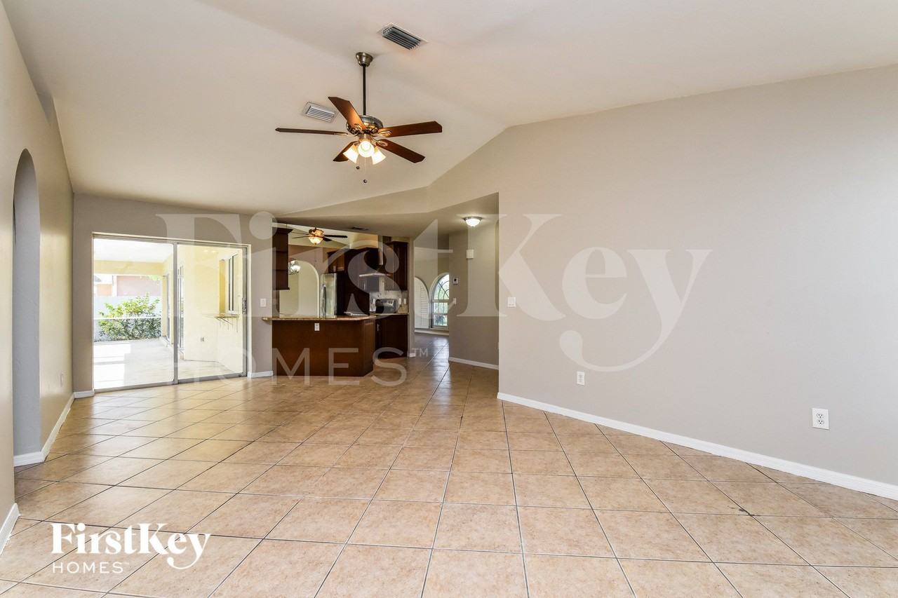 633 Sw 9th Ave - Photo 2 of 15