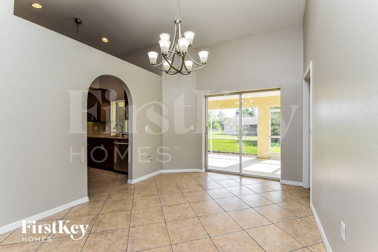 633 Sw 9th Ave - Photo 5 of 15