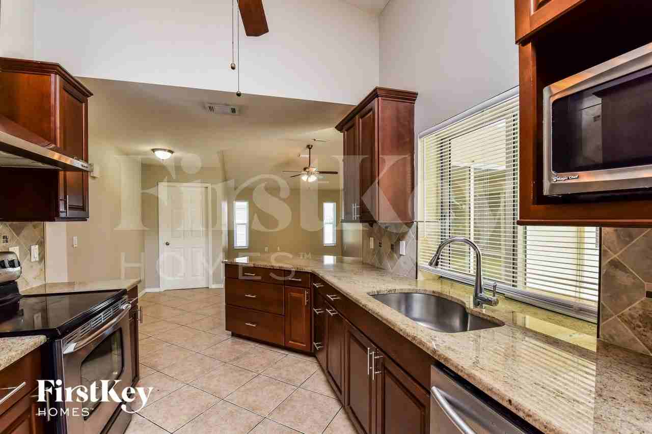 633 Sw 9th Ave - Photo 6 of 15