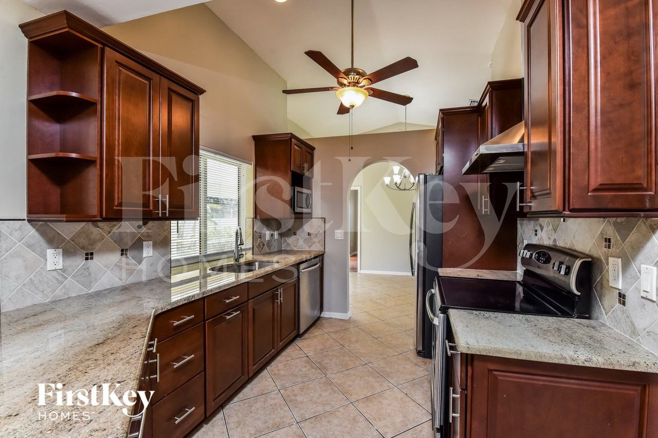 633 Sw 9th Ave - Photo 7 of 15