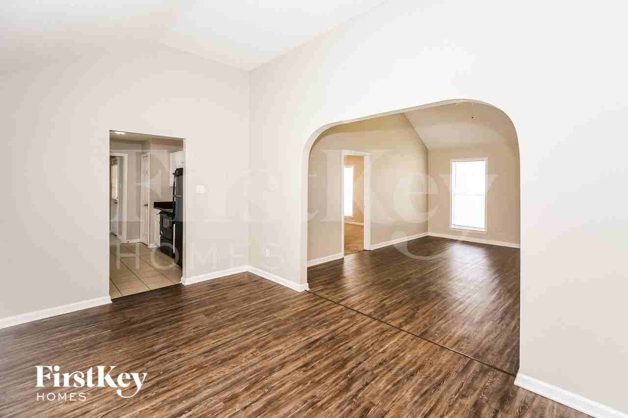 4596 Fontaine Pl - Photo 2 of 15