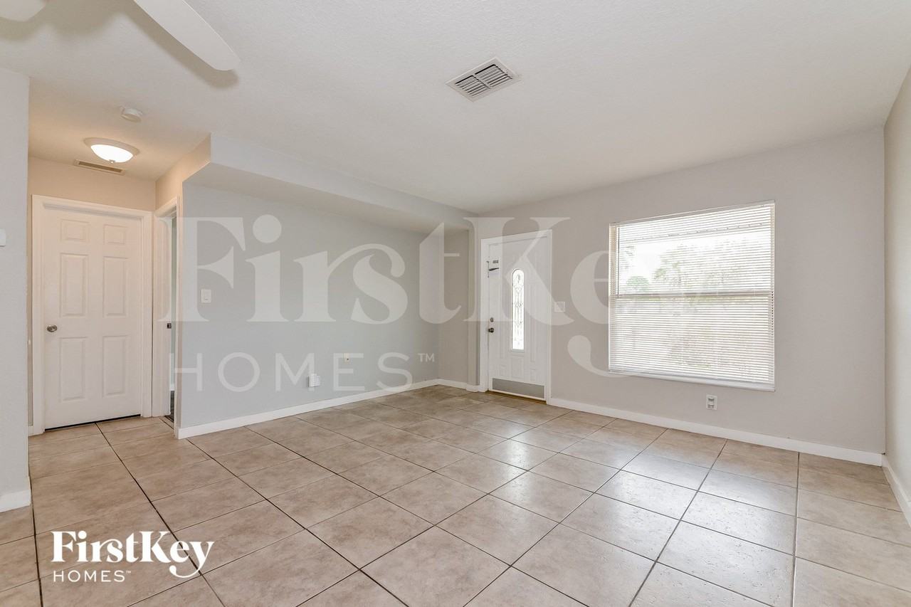 3806 Southern Pkwy W - Photo 2 of 15