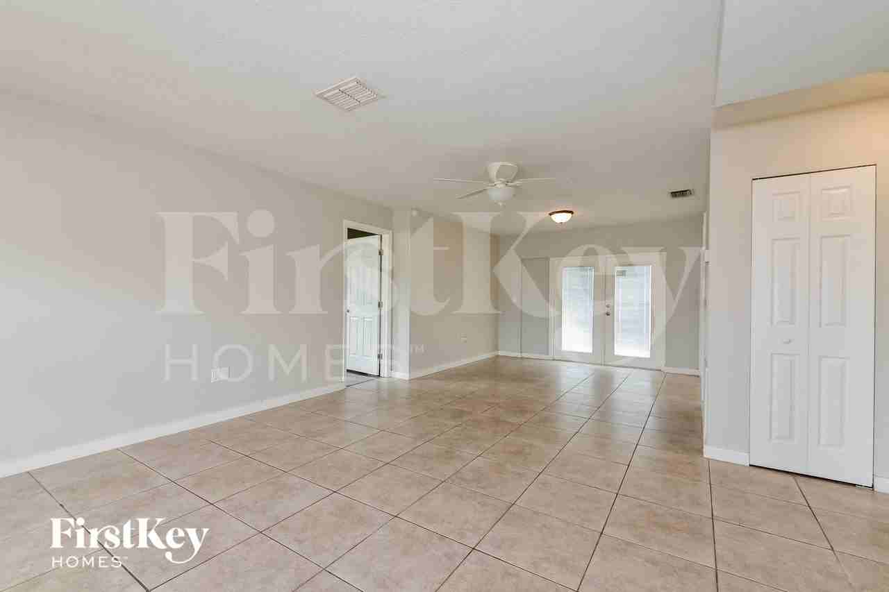 3806 Southern Pkwy W - Photo 3 of 15