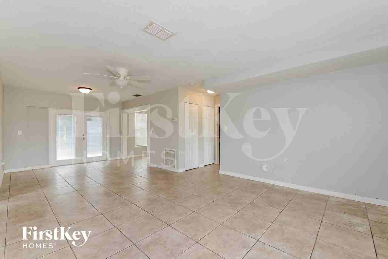 3806 Southern Pkwy W - Photo 4 of 15