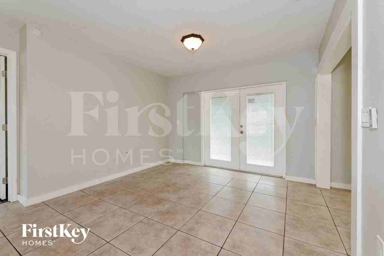 3806 Southern Pkwy W - Photo 5 of 15