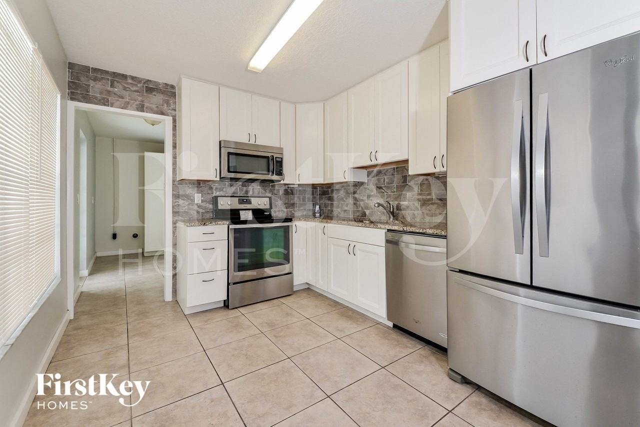 3806 Southern Pkwy W - Photo 6 of 15