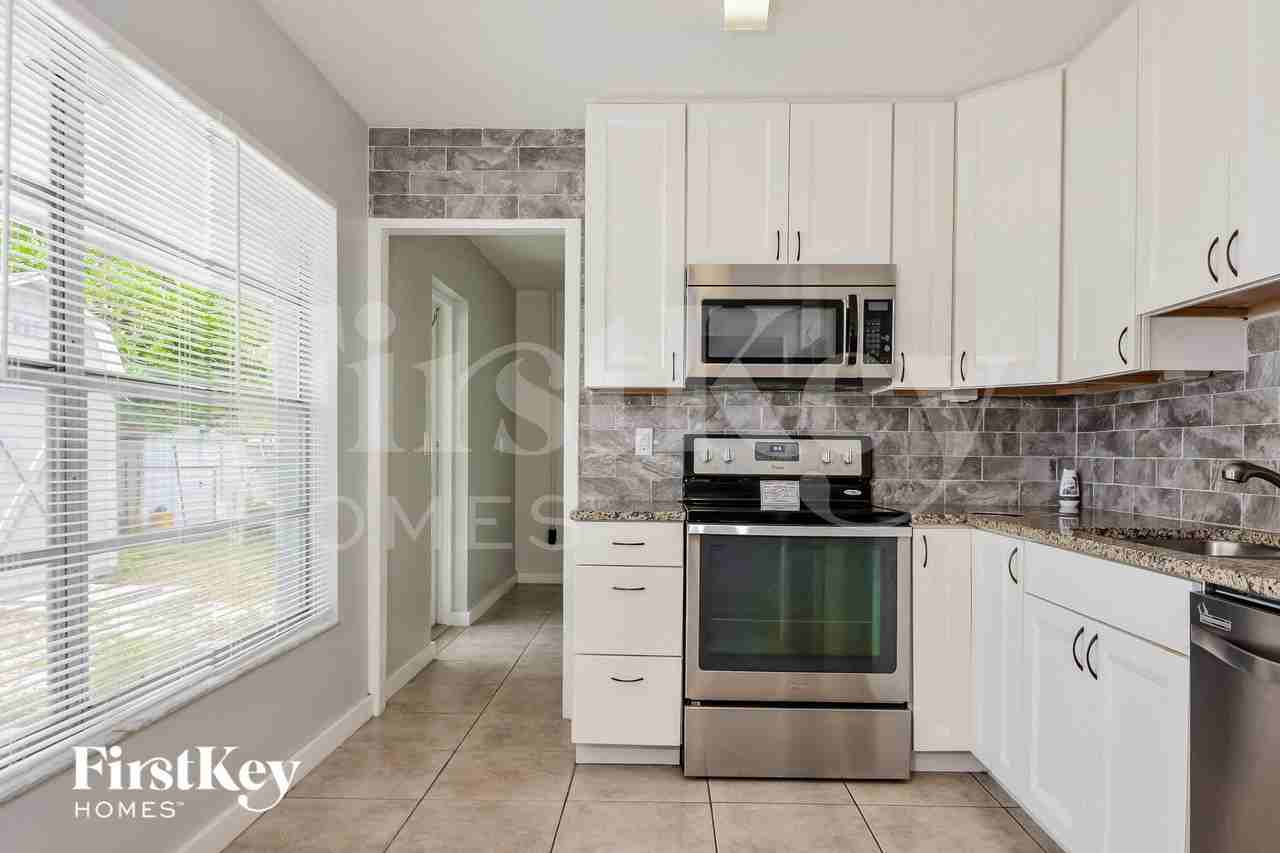 3806 Southern Pkwy W - Photo 7 of 15