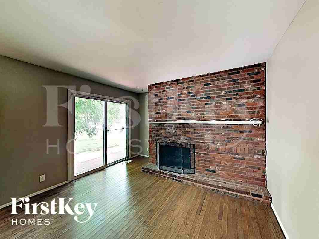 3558 Whispering Woods Dr - Photo 3 of 17