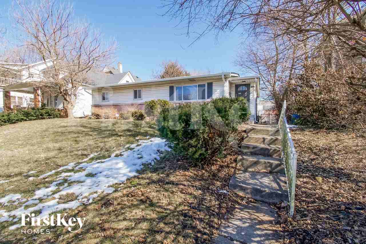 2531 Boulevard Pl - Photo 2 of 12