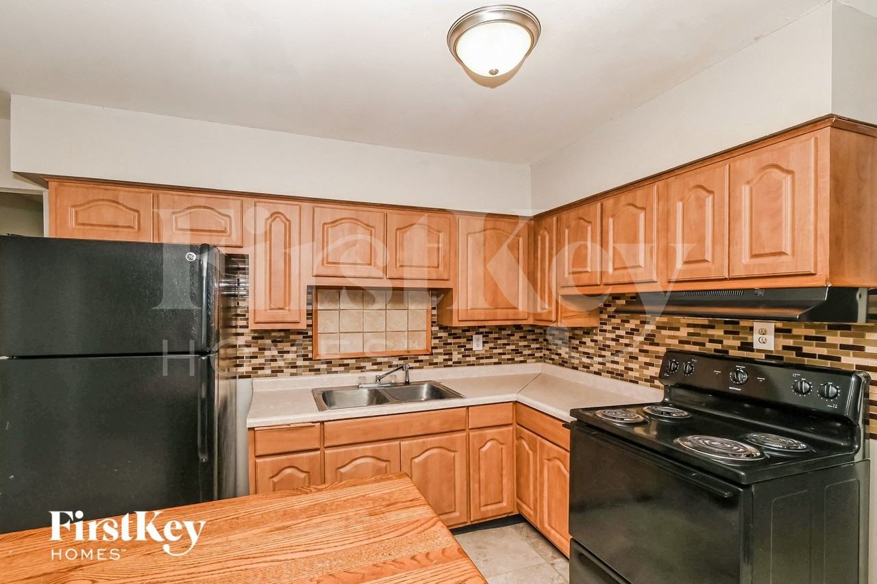 2531 Boulevard Pl - Photo 3 of 12